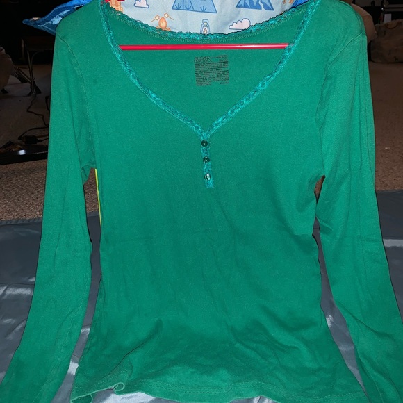Women’s shirts - Picture 3 of 10